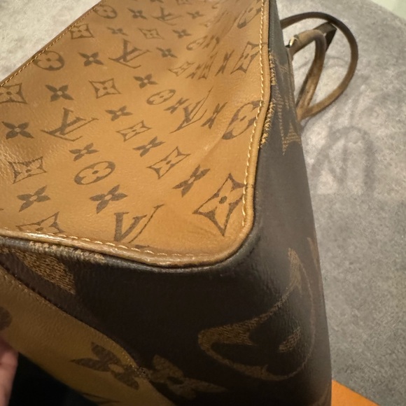 LOUIS VUITTON Reverse “On The Go” GM Tote - Picture 10 of 16
